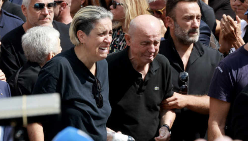 Μαζωνάκης: Συντετριμμένη η αδερφή του Μαρία μίλησε για τον θάνατο του [βίντεο]